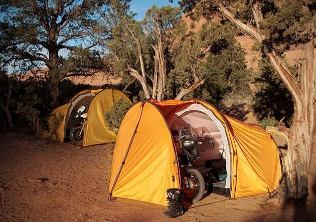 Экспедиционная гараж - палатка Redverz для мото - туристов
