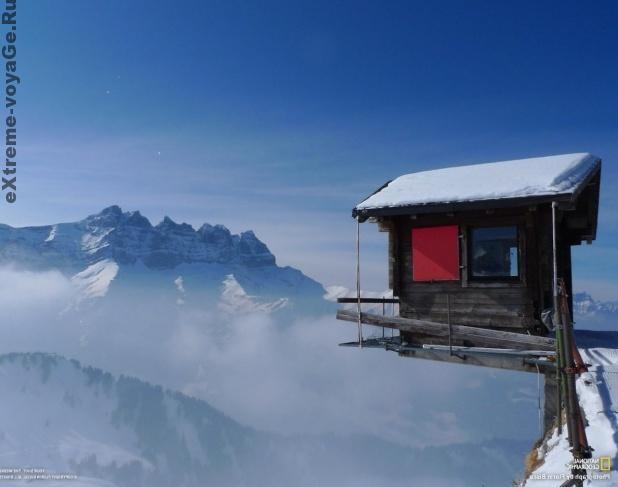 Швейцария, курорт горнолыжников Шампуссин, вид на Ле Дан-дю-Миди (горы)
