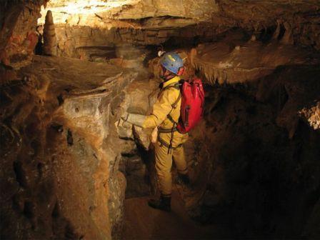 Опасности в пещерах: сырость