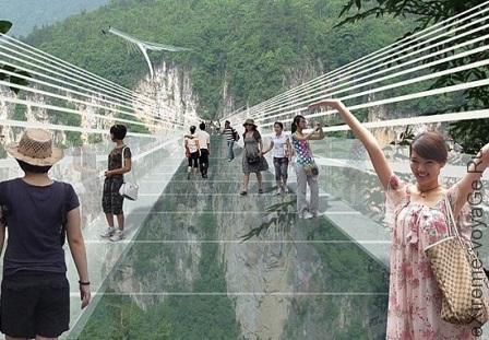 Стеклянный мост в Китае для банджи-джампинга