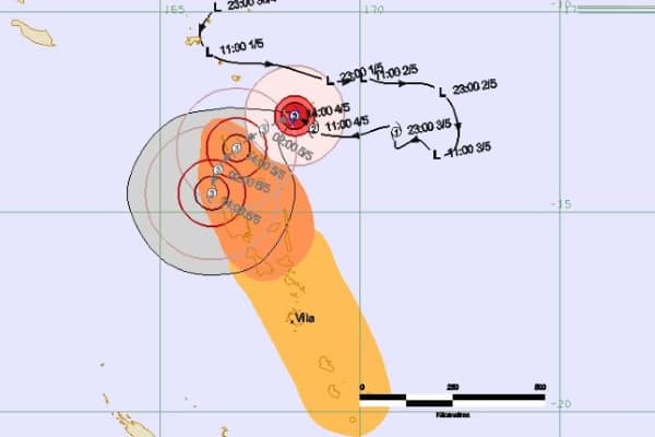 Вануату в объятиях тропического циклона Донна + видео